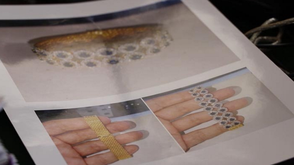 Die thailändische Post gibt den Diebstahl eines Diamantarmband zu