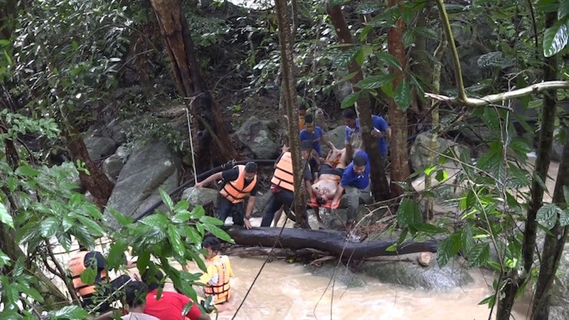 Tourist ignoriert alle Warnungen und kommt an einem Wasserfall auf Ko Samui ums Leben