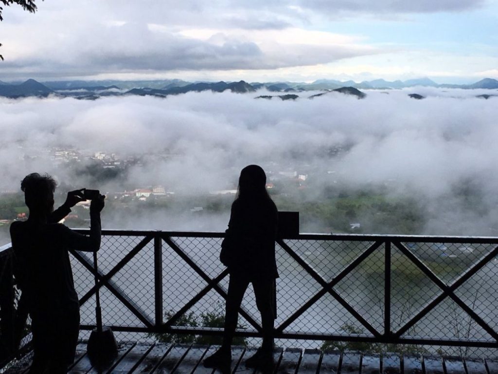 Temperaturen sind auf dem Phu Ruea Berg auf 4 Grad Celsius gefallen