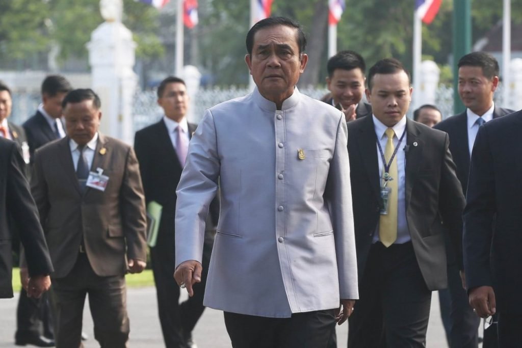 Kritiker beschuldigen die thailändische Regierung für ihren eigenen Niedergang