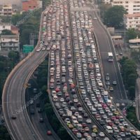 Premierminister Prayuth möchte im neuen Jahr die Straßen in Thailand verbessern