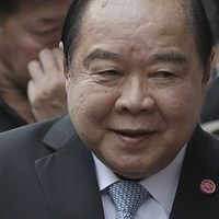 Prawit lobt Prayuth als möglichen Regierungschef nach den nächsten Wahlen