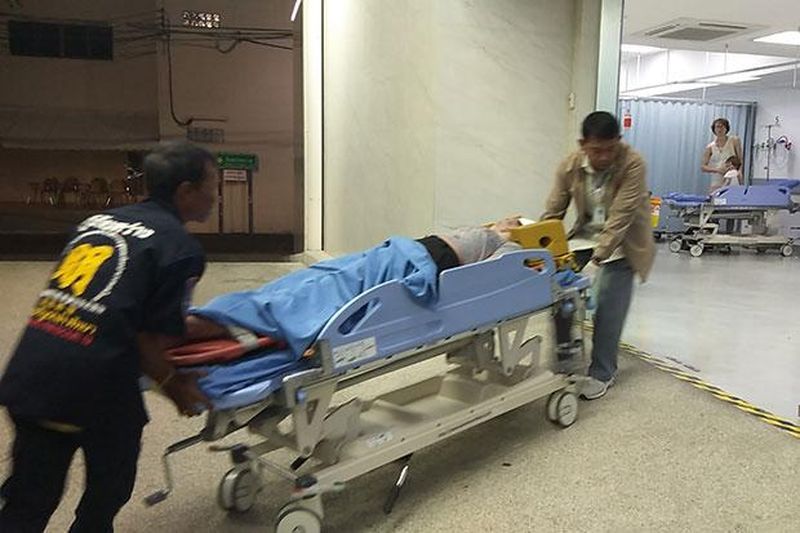 Russischer Vater fällt zusammen mit seiner Tochter von einem Balkon in Pattaya