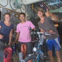 Zwei deutsche Geschwister erreichen Thailand mit ihren Fahrrädern