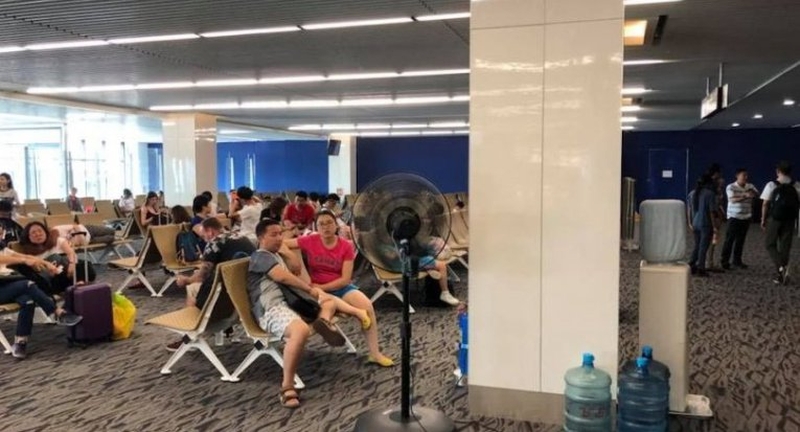 Defekte Klimaanlage sorgt am internationalen Flughafen Phuket für große Beschwerden