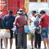Pattayas Straßenverkäufer halten sich nicht an das Verbot der Behörden