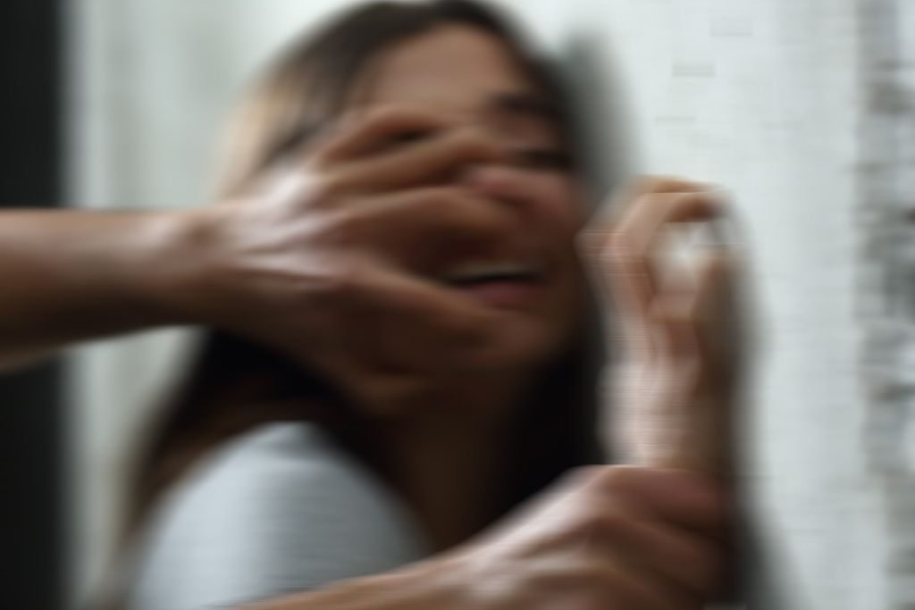 Sohn eines Politikers liefert ein 13-jähriges Mädchen zur Begleichung seiner Schulden an einen Drogenhändler aus