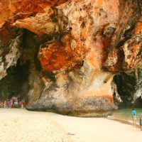 Touristen sollen die Princess Höhlen am Railay Strand nicht weiter zerstören