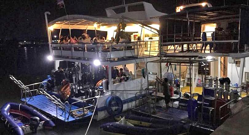 35 Touristen von einem brennenden Tauchboot in der Provinz Krabi gerettet