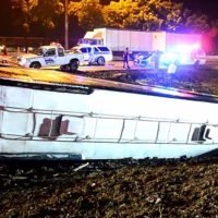 Mindestens 39 Menschen bei einem Busunfall in Ayutthaya verletzt