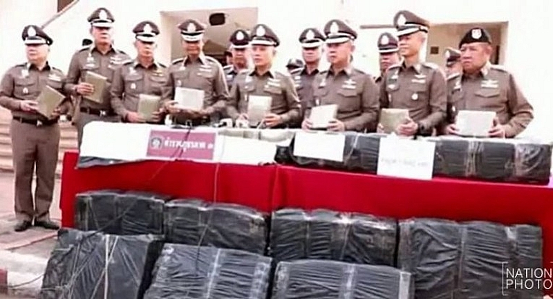 Polizei in Nakhon Ratchasima lehnt Bestechungsgelder ab und verhaftet einen Drogenschmuggler
