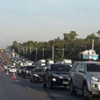 Polizei und Militär bereiten sich gemeinsam auf die Verkehrssituation zu Songkran vor