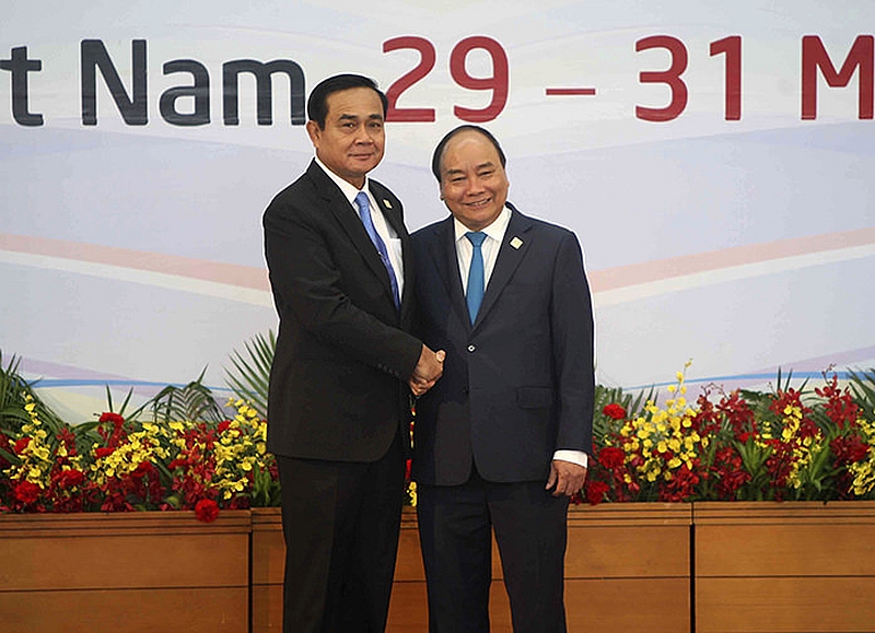 Die sechs Führer der Mekong Länder wollen 66 Milliarden US-Dollar investieren. Foto: Der vietnamesische Premierminister Nguyen Xuan Phuc (rechts) und der thailändische Premierminister Prayuth Chan o-cha .