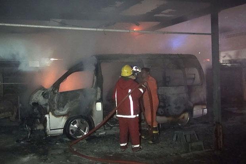 Mobiltelefon explodiert beim Aufladen in einem Mini Van