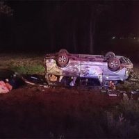 Ein Toter nach dem Unfall eines mit 17 Personen beladenen Mini Van
