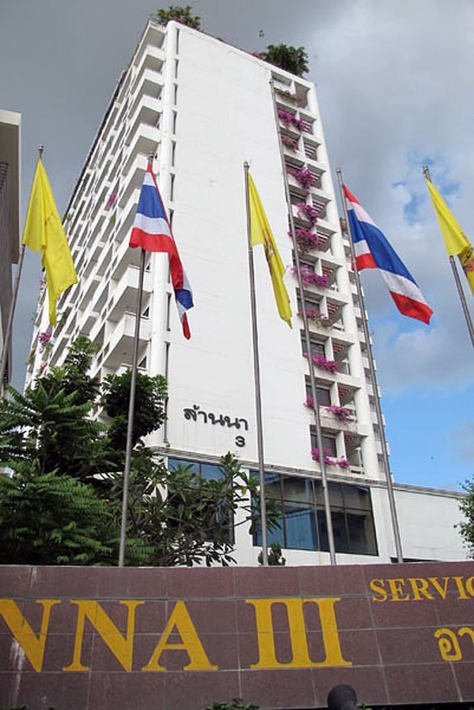 Brite stürzt aus dem 15. Stock einer Wohnung in Chiang Mai