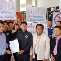 Friseure in Nord Thailand protestieren gegen die geplante Freigabe von Jobs für Ausländer