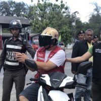Motorrad Taxifahrer in Rawai verhaftet nachdem er einen Australier ausgeraubt hat