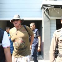 Thailändische Polizei verhaftet einen Pädophilen Schweizer Expat