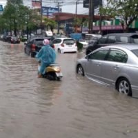 Starker Regen verursacht in Bangkok eine Montagmorgen Krise