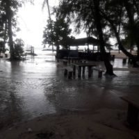 Steigender Meeresspiegel überflutet die Bambusinsel in der Provinz Krabi