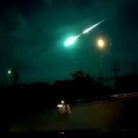 Meteorschauer rast durch den Himmel über Chiang Rai