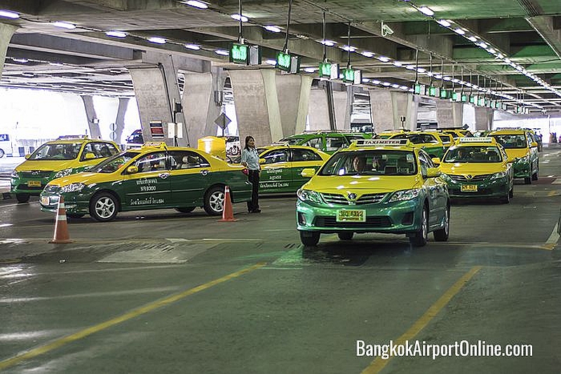 Taxifahrer am internationalen Flughafen Suvarnabhumi sollen einen englischsprachigen Crash-Kurs erhalten