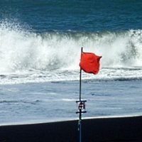 In den südwestlichen Küstenprovinzen wurden an allen Stränden in den Touristengebieten rote Flaggen aufgestellt.