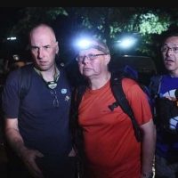 Thailand feiert die Briten, die als erster die Jungen in der Tham Luang Höhle in Chiang Rai entdeckten