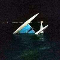 Zwei Deutsche versenken ihr neu erworbenes Segelboot