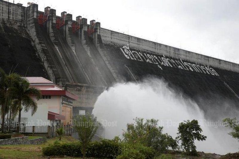 Stürme zwingen die Wasserbehörden zur weiteren Wasserableitung der Staudämme