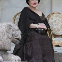 Ihre Majestät Königin Sirikit wurde ins Chulalongkorn Hospital eingeliefert