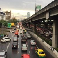 Anhaltender Regen führt zu massiven Staus auf den wichtigen Straßen von Bangkok