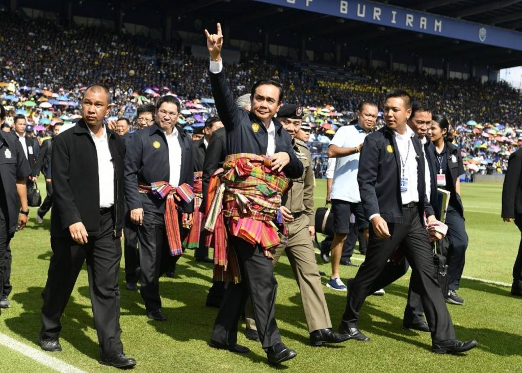 Prayuth und seine „ Drei Freunde “ Kampagne ist für die anderen politischen Parteien kein Spaß mehr