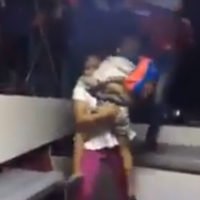 Passagier filmt den Untergang einer kleinen Fähre auf der Fahrt nach Ko Samet