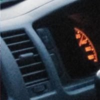 Mini Van Fahrer wird wütend, nachdem ihn ein Ausländer bittet, langsamer zu fahren