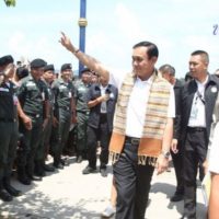 Prayuth ruft die Dorfvorsteher auf, im Vorfeld der Wahlen zu Frieden und Ordnung beizutragen