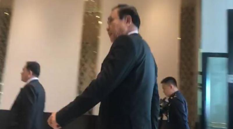 Premierminister Prayuth fliegt trotz eines Erdbebens nach Bali