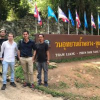 Die Dreharbeiten zur Rettungsaktion der 12 Fußballer und ihrem Trainer aus der Tham Luang Höhle haben begonnen