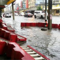 Prayuth ist besorgt über die Wetterlage und die Überschwemmungen im Süden und hat jede Behörde angewiesen den Opfern zu helfen