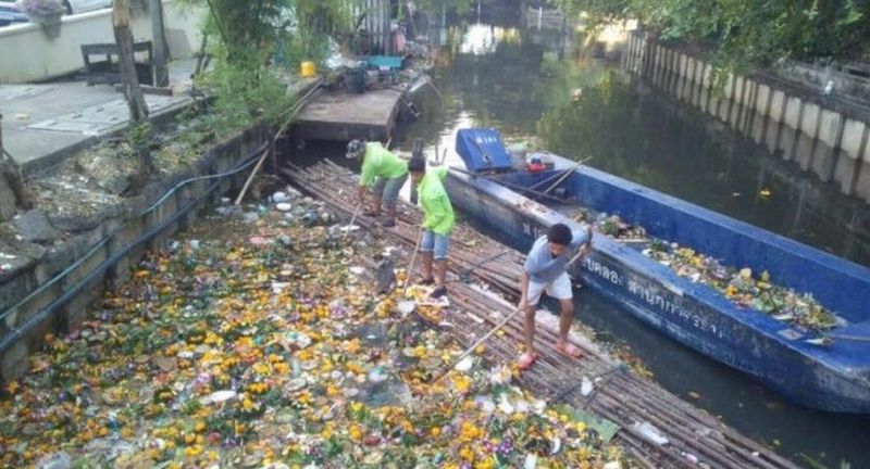 Mehr als 800.000 Krathong aus dem Chao Phraya Fluss gesammelt