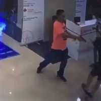 Video – Ein betrunkener thailändischer Polizist ermordet einen Franzosen