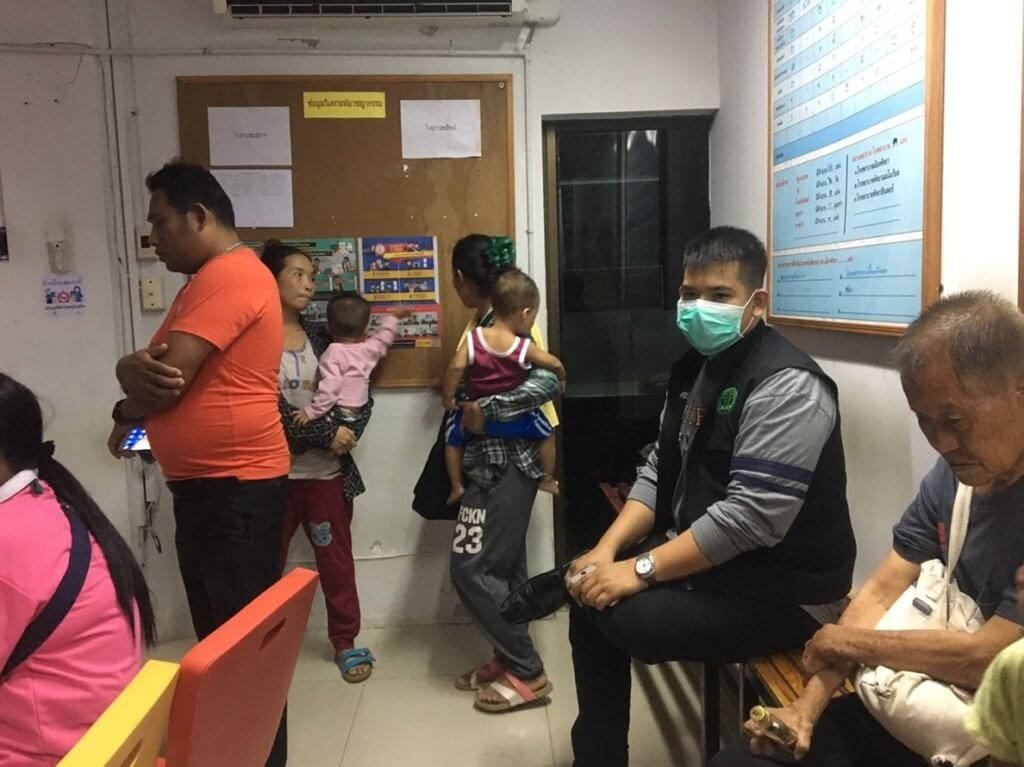 Sechs Migranten missbrauchen acht junge Kinder zum Betteln in Pattaya