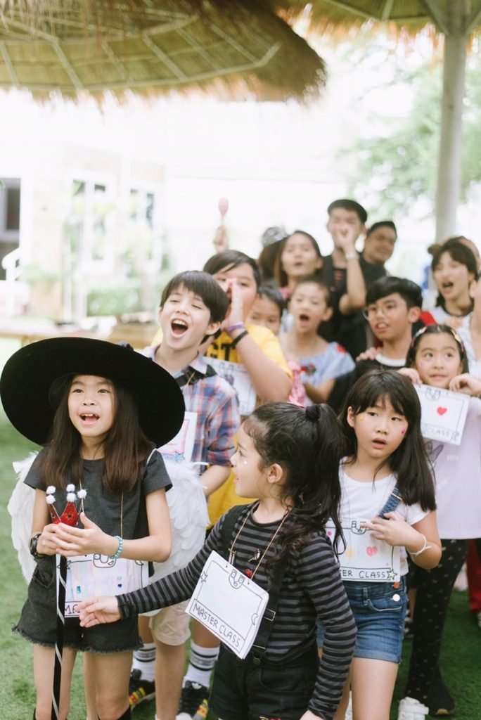 Thailändische Kinder Schauspielschule unter deutscher Leitung geht nach Deutschland