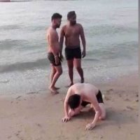 Keine Rettungsschwimmer am Strand von Pattaya. Tourist rettet zwei Chinesen vor dem Ertrinken