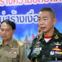 Politiker fordern den Armeechef auf, sich neutral zu verhalten