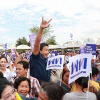 Pheu Thai veranstaltet in Bangkok die erste vollwertige Wahlkundgebung