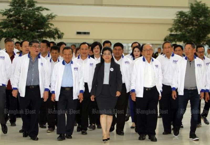 Laut einer Umfrage ist die Pheu Thai die führende Partei im Isaan