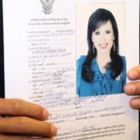 Die Raksa Chart Partei macht ihre angekündigte Überraschung wahr und nominiert Prinzessin Ubolratana für das Amt des Premierministers
