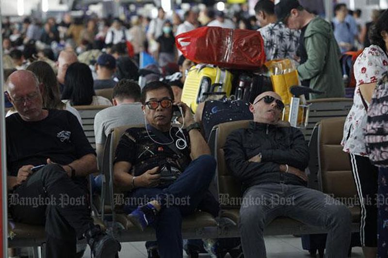 Noch immer sind rund 2.000 Passagiere auf dem internationalen Flughafen Suvarnabhumi in Bangkok gestrandet